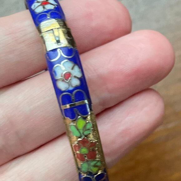 Blue, red, gold, green and white cloisonne bracelet with hidden clasp. - Picture 3 of 7